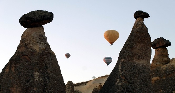 Kapadokya’da gökyüzünde görsel şölen