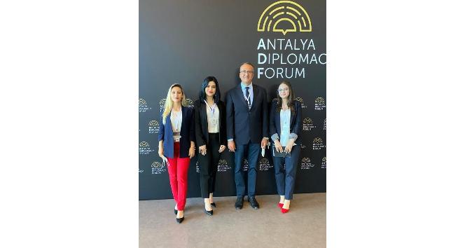 Rektör Karasar ve öğrenciler, Antalya Diplomasi Forumu’na katıldı