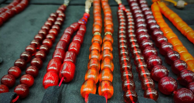 Bir asırlık tespihler 25 bin liraya alıcı buluyor