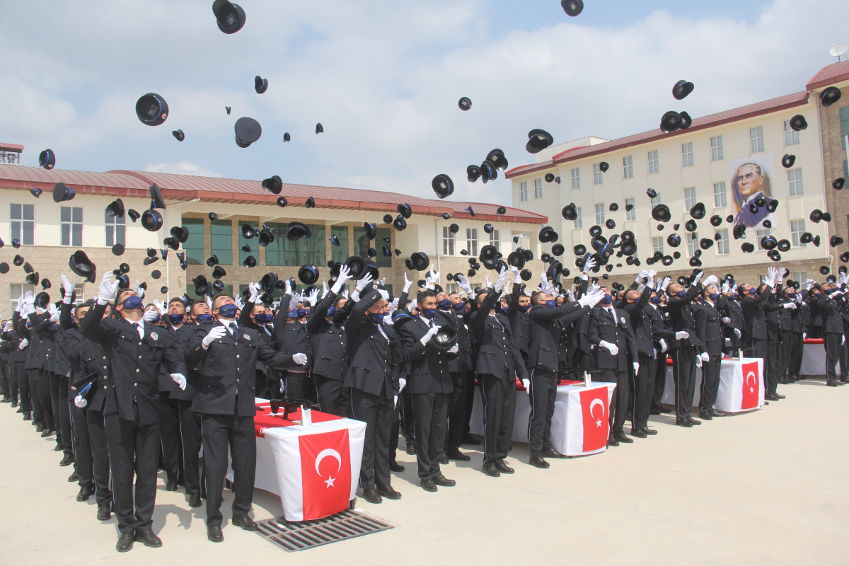 Adana&#039;da 413 polis adayı mezun oldu