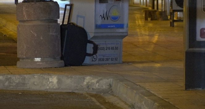 Erciş’te şüpheli  valiz polisi alarma geçirdi