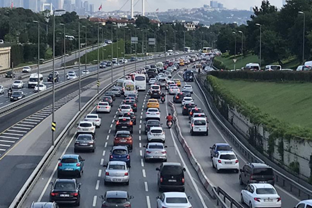 Kısıtlama sonrası İstanbul’da trafik yoğunluğu!