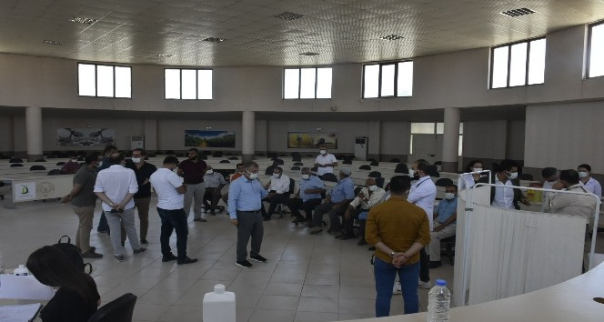 Kızıltepe Hububat Ticaret Merkezinde çalışanlar korona virüs aşısı oldu