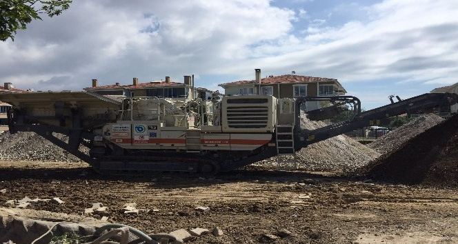 Tekirdağ Büyükşehir Belediyesi’nin taş kırma makinesini çaldılar