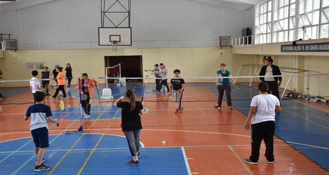 Isparta’da pandemi nedeniyle ara verilen ücretsiz yaz spor okulları yeniden başlıyor