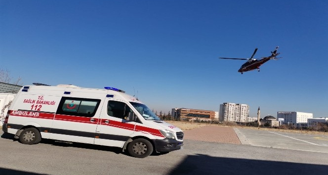 Sarız’daki iki hastanın yardımına helikopter ambulans yetişti