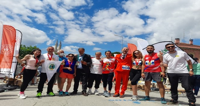 Sınırsız Dostluk Maratonu’nda Çaycuma’yı temsil ettiler