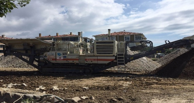 (TEKRAR) Tekirdağ Büyükşehir Belediyesi’nin 4,5 milyonluk taş kırma makinesini çaldılar