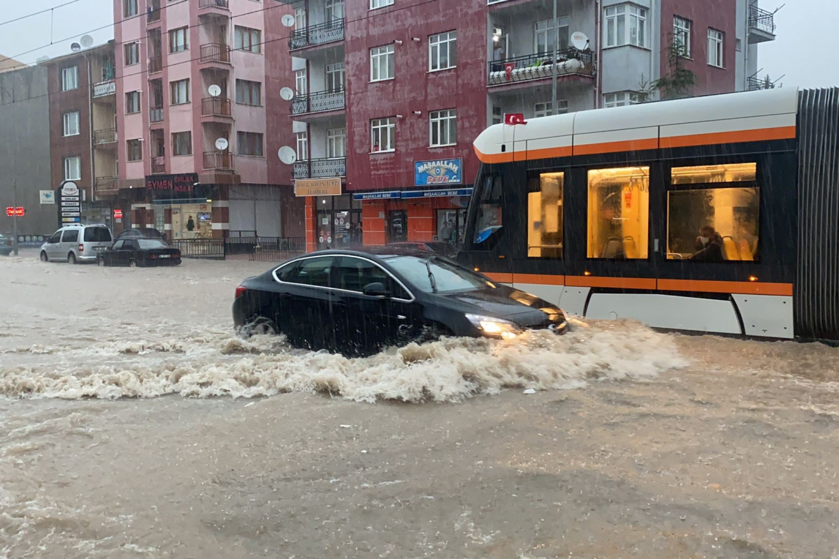 Eskişehir&#039;de şiddetli yağış