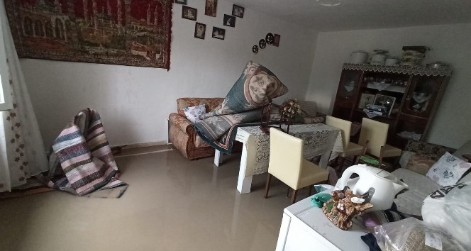 Afyonkarahisar’da 20 ev ve 10 ahırı sel bastı