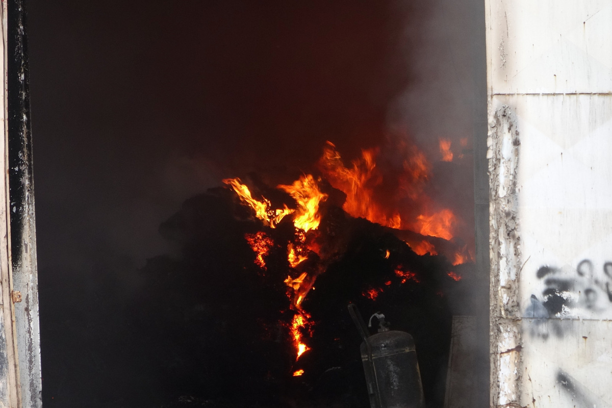 Osmaniye&#039;de plastik geri dönüşüm fabrikasında yangın