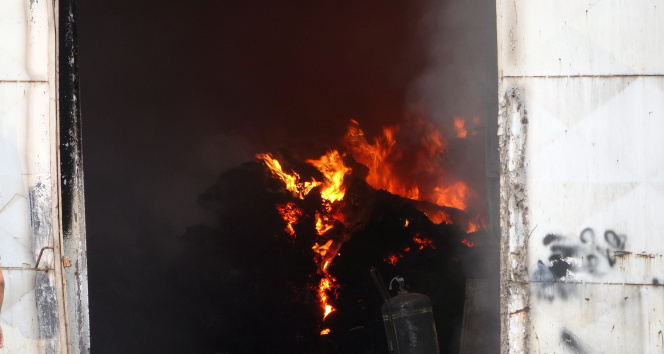 Osmaniyede plastik geri dönüşüm fabrikasında yangın
