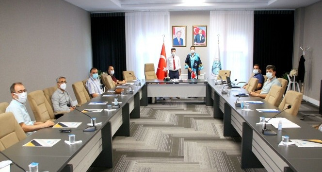 Yeni doçentler cübbe giydi