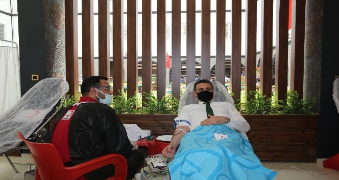 Van polisi Kızılay’a kan bağışında bulundu