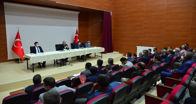 Vali Akın: "Vatandaş ile devlet köprüsünü muhtarlar kurar"