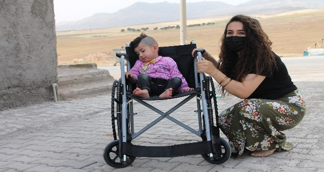 Silopi’de 5 ihtiyaç sahibi engellinin tekerlekli sandalye ihtiyacı giderildi