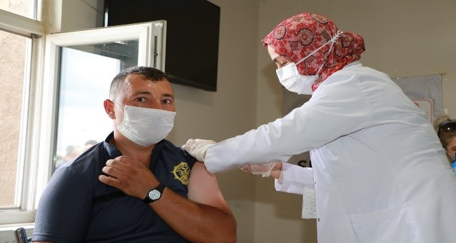 Kırıkkale Belediyesi personeline Covid-19 aşıları uygulanıyor