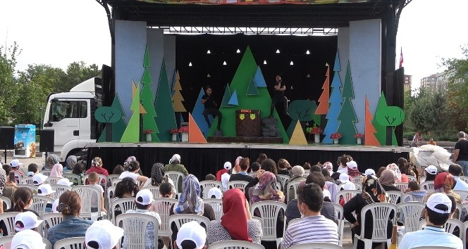 Kırıkkale’de çocukların tiyatro heyecanı