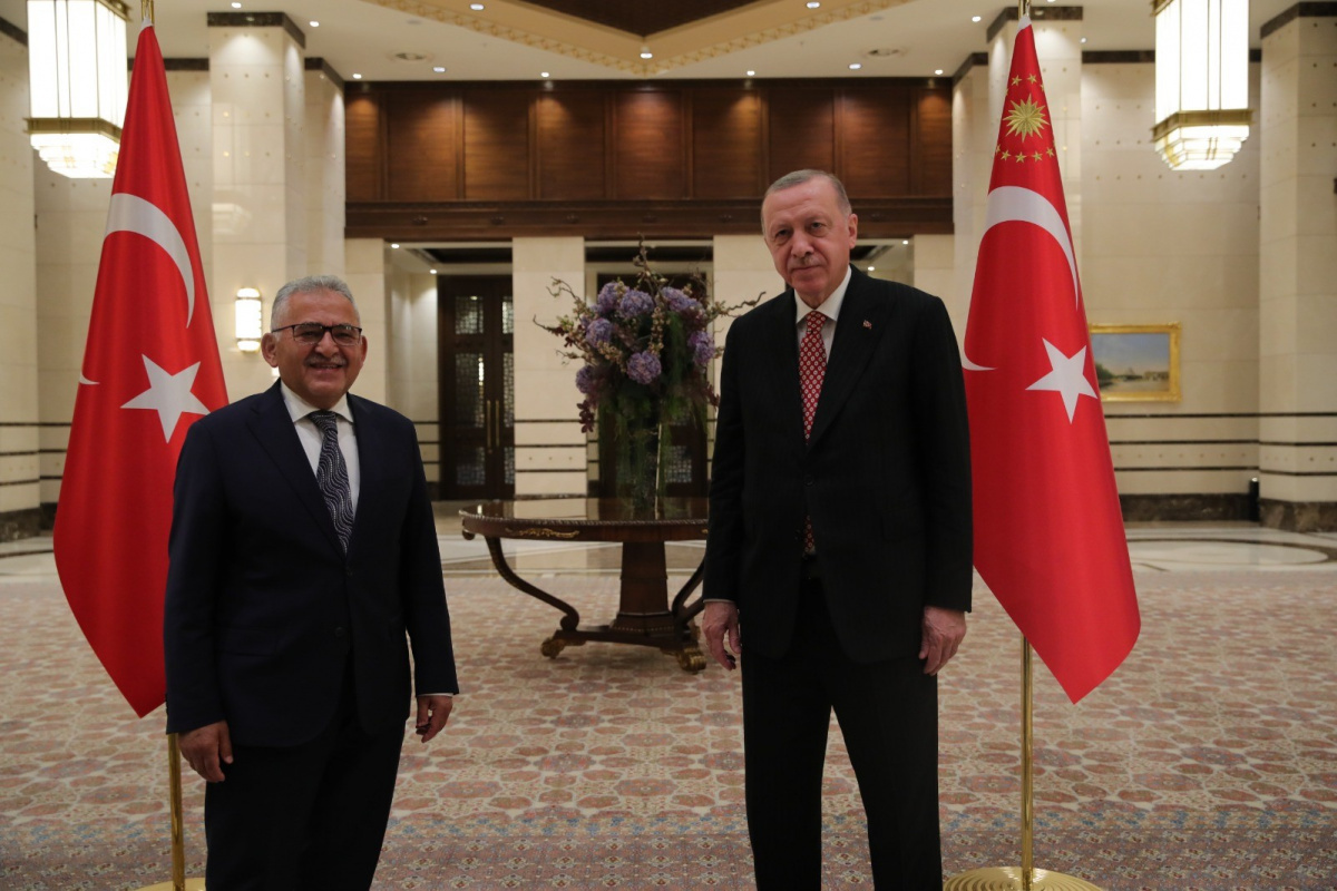Cumhurbaşkanı Erdoğan, Büyükkılıç'ın da olduğu 40 belediye başkanı ile görüştü