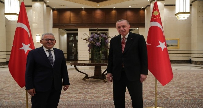 Cumhurbaşkanı Erdoğan, Büyükkılıç’ın da olduğu 40 belediye başkanı ile görüştü