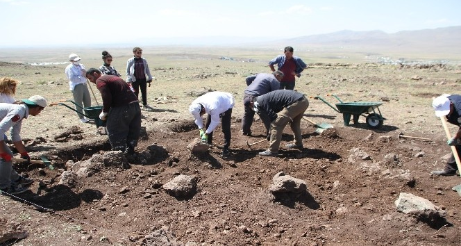 ‘Malazgirt Savaşı Alanının Tespiti, Tarihi ve Arkeolojik Yüzey Araştırma’ projesine büyük ilgi