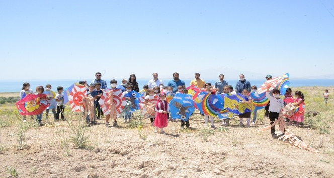 Tuşba Belediyesinden çocuklar için uçurtma şenliği