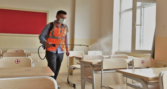 YKS sınavı öncesi okullar dezenfekte edildi