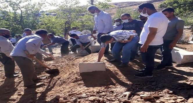 48 gün sonra bulunan kemikler, kayıp Hasan Dede’ye ait çıktı, köyünde defnedildi