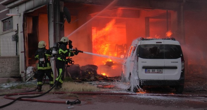 Kayseri’de kozmetik malzemeleri bulunan iş yerinde yangın