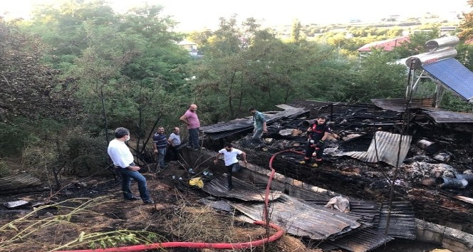 Bingöl’de çatı yangını, 1 kişi hastaneye kaldırıldı