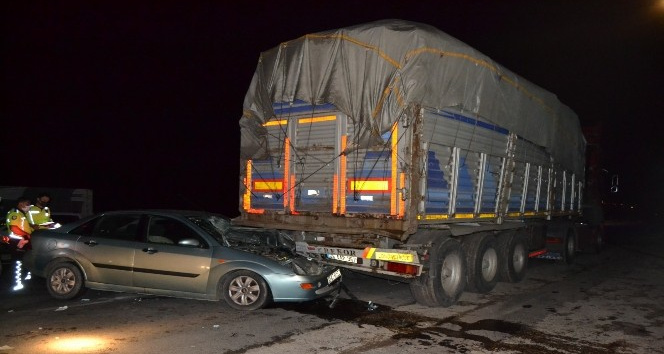 Manisa’da otomobil park halindeki tıra çarptı: 5 yaralı