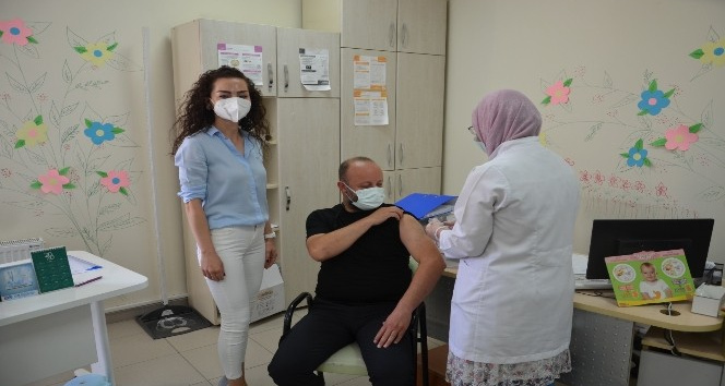 Günde 2 bin 600 kişiye aşı yapılan Aksaray’da nüfusun 3’te 2’si aşılandı