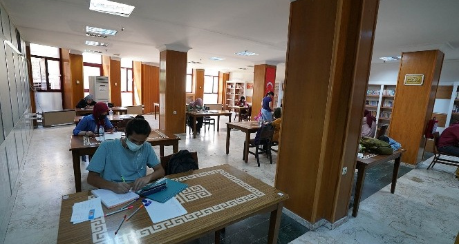 Kahramanmaraş’ta öğrenciler YKS’ye kütüphanelerde hazırlandı