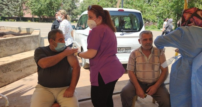 Gaziantep’in ilçelerinde aşı seferberliği sürüyor