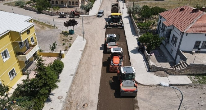 Mehmet Akif Ersoy Mahallesinde üç cadde sıcak asfalta kavuşuyor