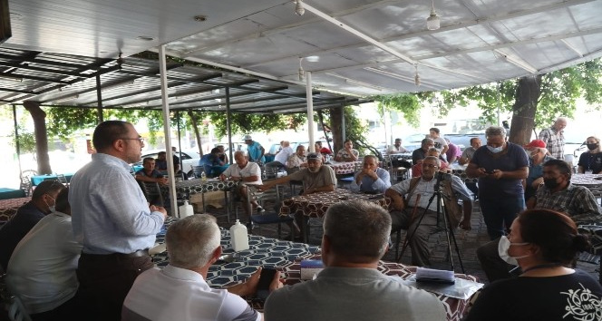 Aydın Büyükşehir bürokratları ’Büyükşehir Sahada’ projesi kapsamında vatandaşları dinliyor