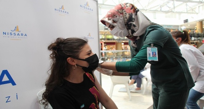 Nevşehir’de AVM’de aşılama çalışmaları yapılıyor