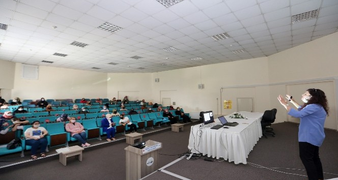 Van Büyükşehir’den bilinçli medya kullanımı semineri