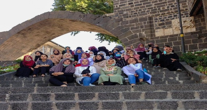 Diyarbakır’da Konukevi Kız Yurdu öğrencilerine moral gezisi