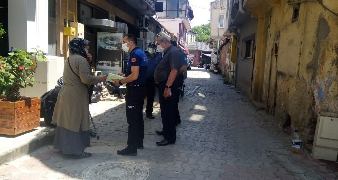 Sinop’ta görme engelli taklidi yapan kadın dilenci suçüstü yakalandı