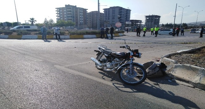 Kilis’te motosiklet traktöre çarptı: 1 ölü, 2 yaralı
