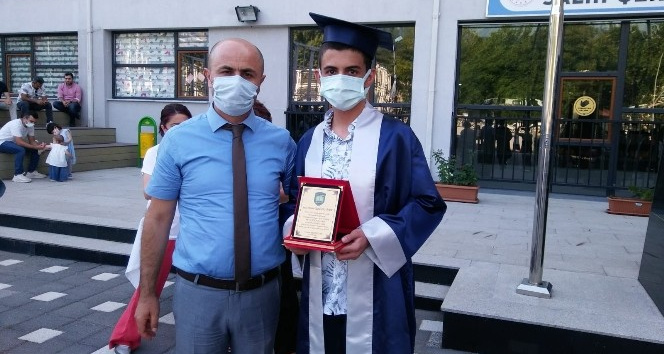 Salih Şeremet Ortaokulu ilk mezunlarını verdi