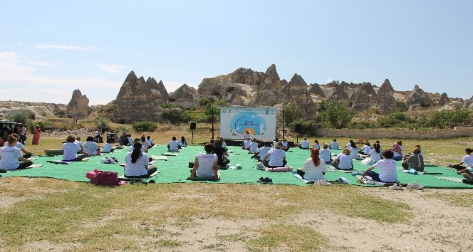 Hindistanlılar Uluslararası Yoga Günü’nü Kapadokya’da kutladı
