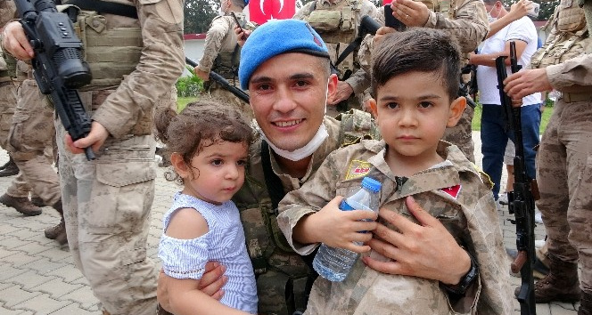 Jandarma Özel Harekat timleri dualarla Suriye’ye uğurlandı