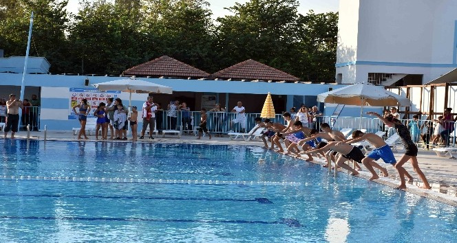 Tarsus Su Parkında yüzme sezonu açıldı