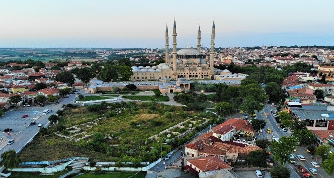 Cumhurbaşkanı Erdoğan müjdeyi verdi: Selimiye Cami Meydanı restore edilecek