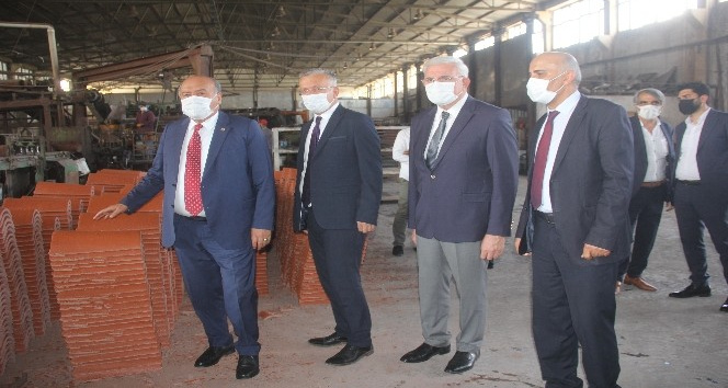Erzincan’da üretilen perlit esaslı kiremit çatıları güzel görünüme kavuşturacak