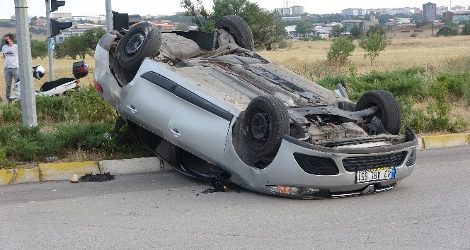 Uşak’ta otomobil ters döndü: 3 yaralı