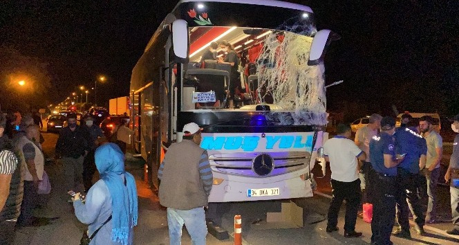 Aksaray’da yolcu otobüsü ile kamyonet çarpıştı: 13 yaralı