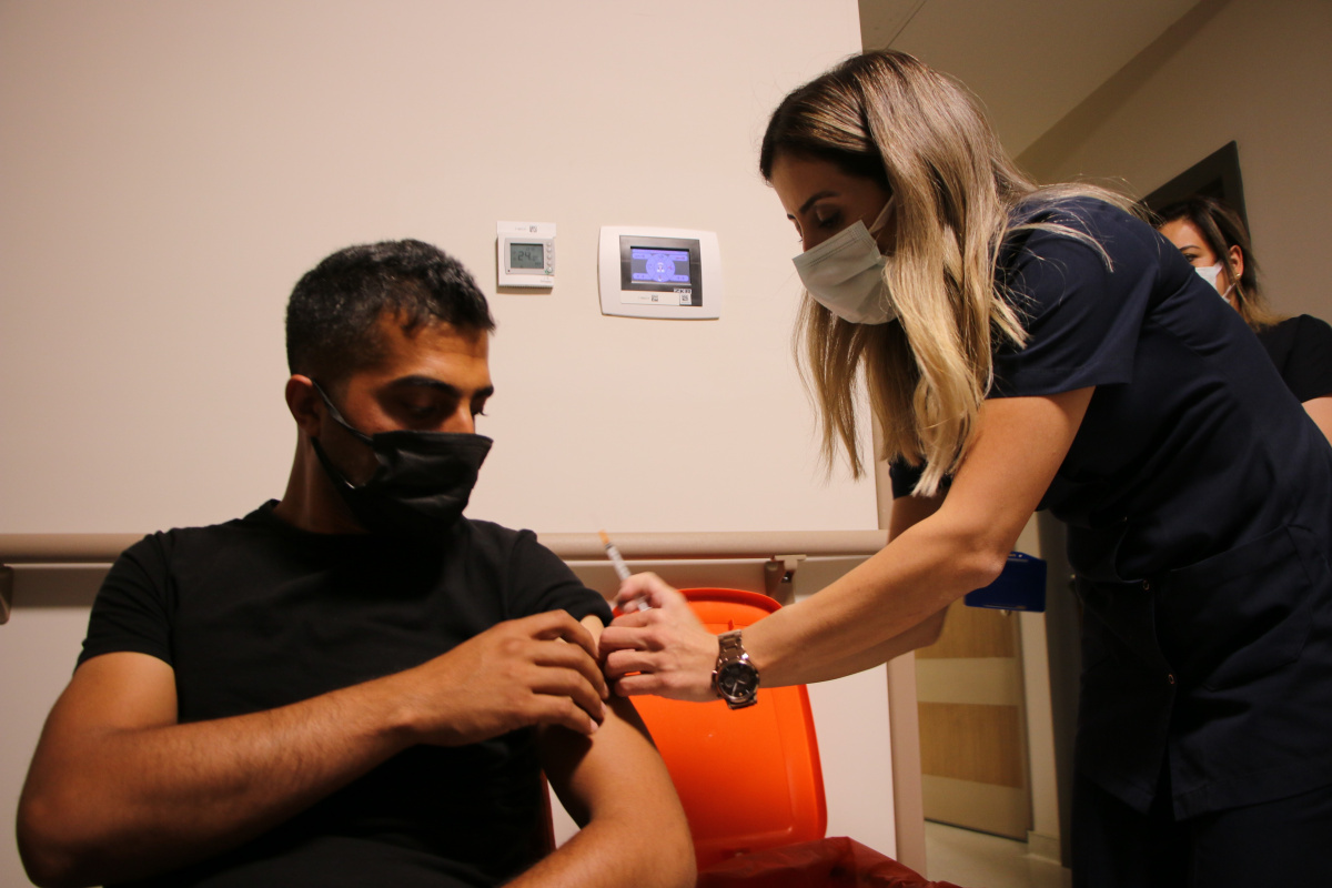 Bakan Koca paylaşmıştı, fedakar hemşire, idari iznini yarıda kesip göreve koşmuş